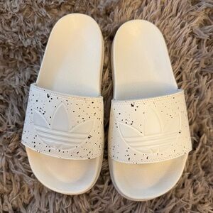 Women's Adidas slide Size 6